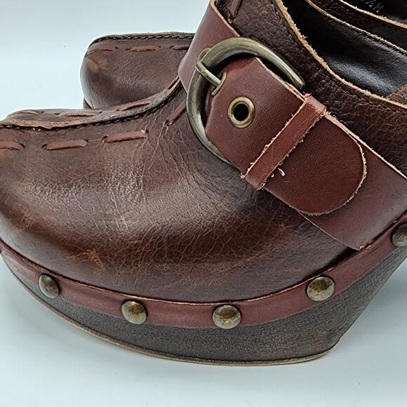 Vintage White Mountain Studded Heeled Mules Size 8.5 Brown Leather Clogs Y2K - Picture 12 of 14